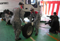 「トラック入社式」を津支店整備工場で挙行いたしました。(6)