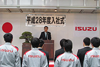 「トラック入社式」を挙行いたしました。(1)