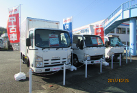 三重いすゞ津支店内