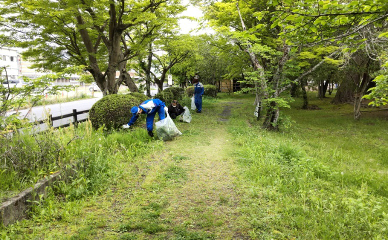 鍵屋の辻史跡公園内清掃の様子（上野営業所）