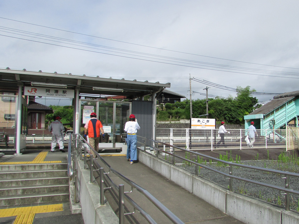 阿漕駅清掃の様子（本社）
