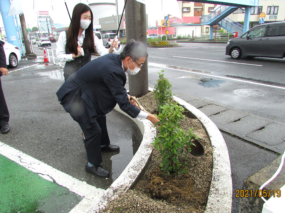 V6達成記念植樹の実施！(1)