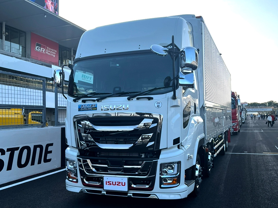 鈴鹿サーキット「働くのりもの大集合」に出展