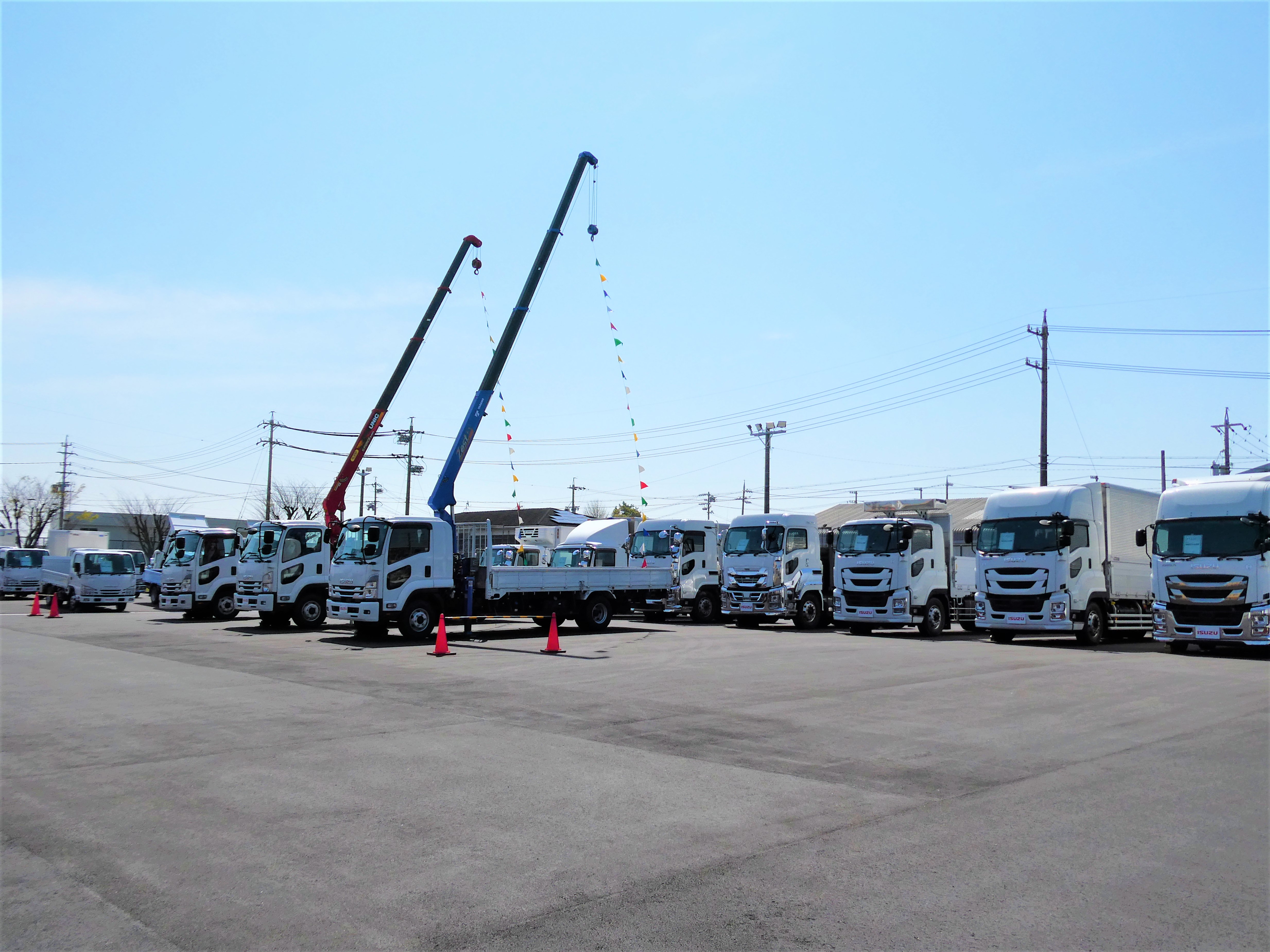 名四桑名中古車センター　オープン！(2)